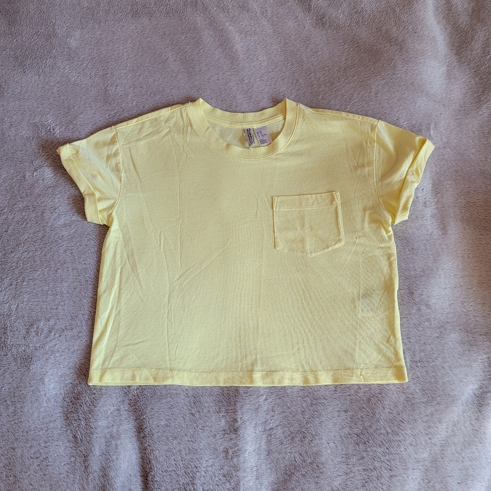 H&M || yellow short sleeve crop top
